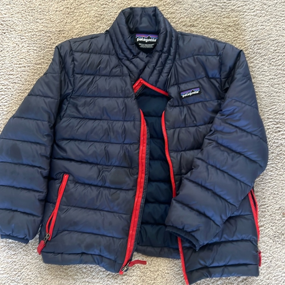 Boys Patagonia navy puffer jacket, size XS (5-6)